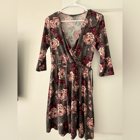 Iz Byer Gray and Burgundy Floral Long Sleeve Dress - Picture 4 of 5